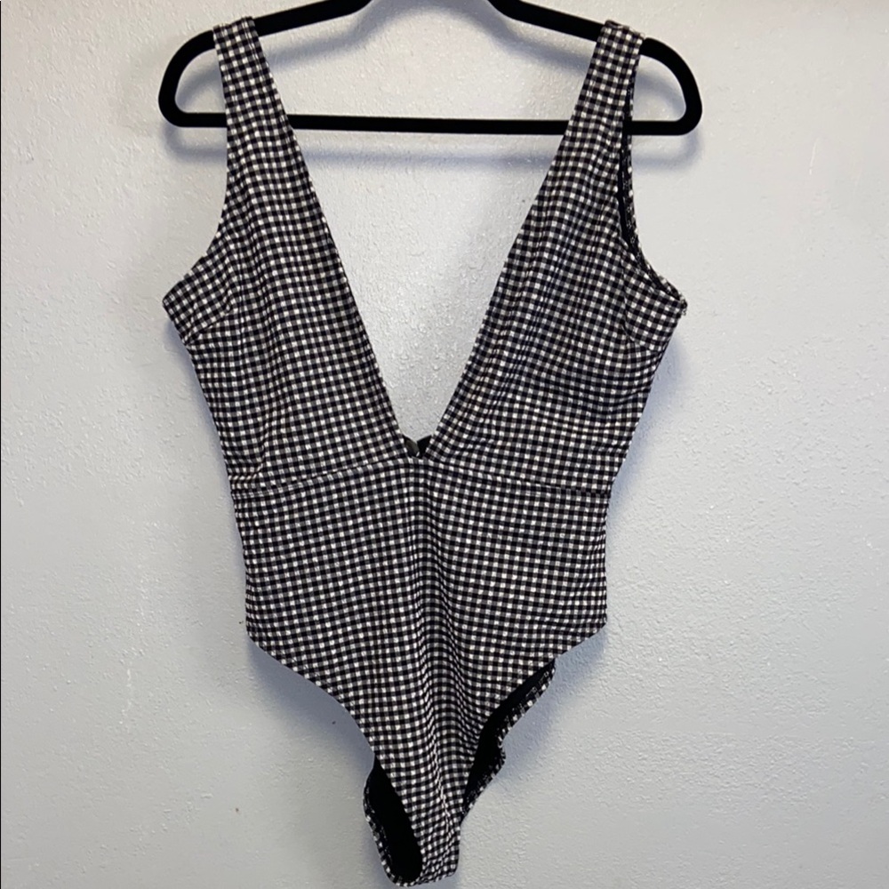 Missguided NWT Black & White Gingham Plunge Neck One Piece Swimsuit 3615
